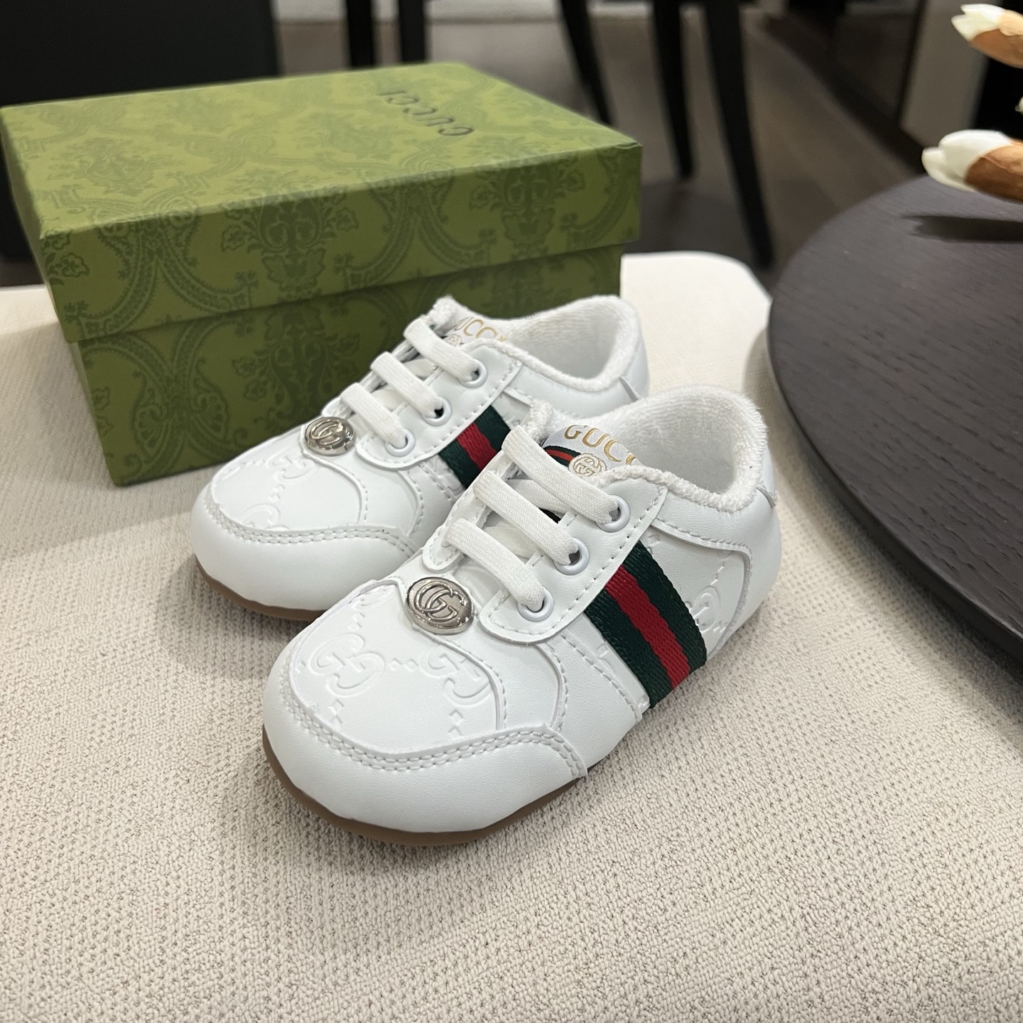 Children's shoes child